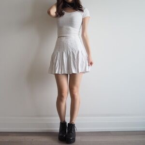 Aritzia Talula White Pleated Mini Skirt Size 4 | High Waisted Fit & Flare